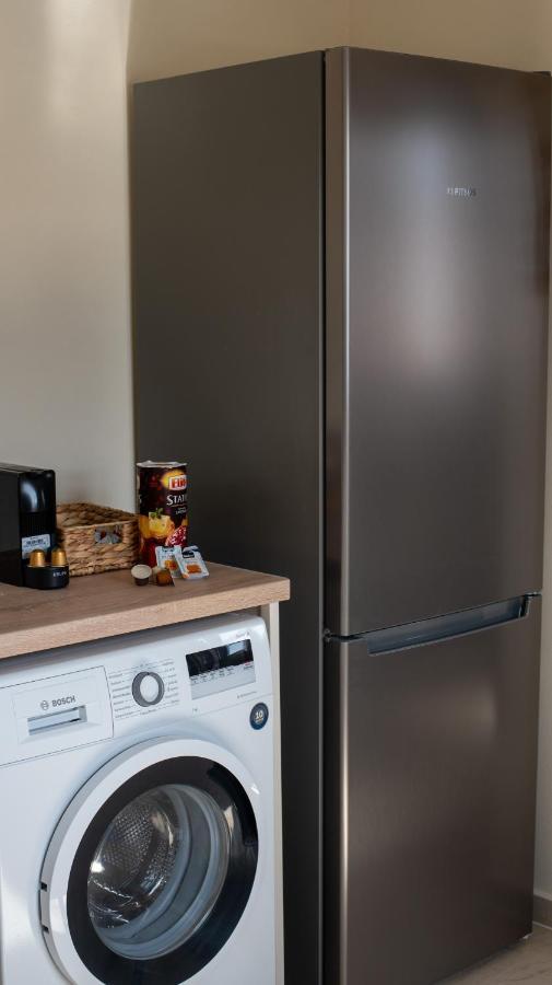 Christina'S Apartment คอนโตกาลิ ภายนอก รูปภาพ